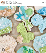 Load image into Gallery viewer, Balloons number cookie cutter debosser bouquet