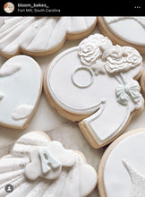 Load image into Gallery viewer, Balloons number cookie cutter debosser bouquet