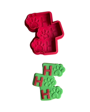 Load image into Gallery viewer, Merry Woofmas Cookie Cutter Stamp Dog Christmas wreath puppy present