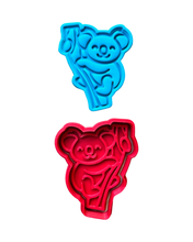 Load image into Gallery viewer, Animals Cookie Cutter Stamp Koala Frog Beaver Parrot Lion Dinosaur Toucan Dog Dragonfly Caterpillar Butterfly Cat Bear Unicorn