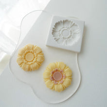 Load image into Gallery viewer, Large Daisy Silicone Mould Cake Fondant sunflower Candle Sugarcraft Soap