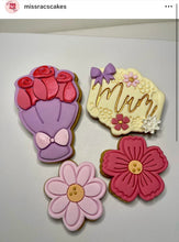 Load image into Gallery viewer, Rose Bouquet Cookie Cutter Stamp Valentine&#39;s day Wedding Mother&#39;s day
