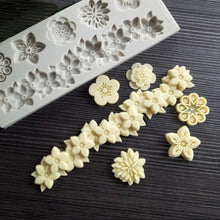 Load image into Gallery viewer, Continuous Daisy cherry Silicone Mould border Cake Fondant Sugarcraft Soap