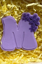 Load image into Gallery viewer, Floral mum cookie debossers mother's day daisy