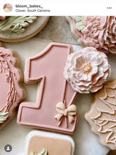 Load image into Gallery viewer, Balloons number cookie cutter debosser bouquet