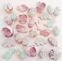Load image into Gallery viewer, Dinosaurs cookie cutter stamp Skeleton T-Rex Stegosaurus Brontosaurus tricerstops