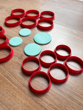 Load image into Gallery viewer, Round Multi Cutter Sharp Edge Cookie Fondant Cutter 5cm 6cm 7cm bake tool