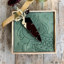 Load image into Gallery viewer, Acrylic blank tag full body bunny carrot Easter cookie box