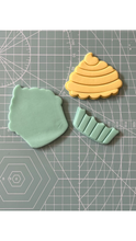 Load image into Gallery viewer, Classic Cupcake Cookie Cutter Stamp kit cream liner