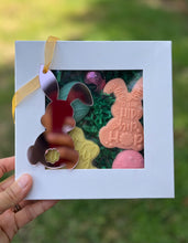 Load image into Gallery viewer, Acrylic blank tag full body bunny carrot Easter cookie box