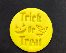 Load image into Gallery viewer, happy halloween trick or treat pumpkin face cookie cutter stamp set party cookie trick or treat
