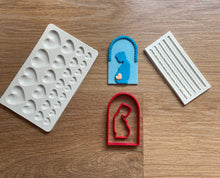 Load image into Gallery viewer, pregnancy cookie embosser - pregnant mum - baby in the tummy - baby shower cookie