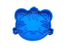 Load image into Gallery viewer, safari zoo animals cookie cutters and stamps -zebra giraffe monkey lion tiger penguin panda tiger