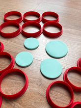 Load image into Gallery viewer, Round Multi Cutter Sharp Edge Cookie Fondant Cutter 5cm 6cm 7cm bake tool