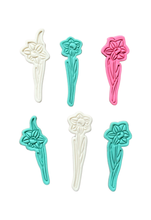 Load image into Gallery viewer, Daffodil full length flower cookie stamp cutter
