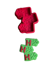 Load image into Gallery viewer, Merry Woofmas Cookie Cutter Stamp Dog Christmas wreath puppy present
