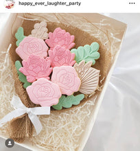 Load image into Gallery viewer, Flower bouquet set 3- mother&#39;s day cookie cutter debossers leaf square vase
