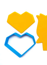 Load image into Gallery viewer, valentine&#39;s day cookie cutter stamp love heart puzzle side rose cutter stylish heart cutter cake decoration stylish heart cutter
